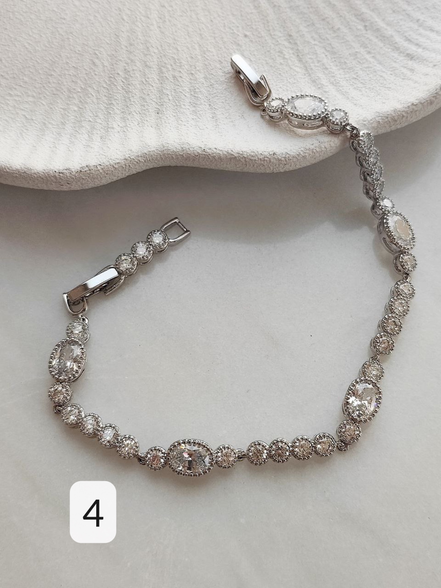 دستبند زنانه مارک ژوپینگ Xuping نگین‌دار