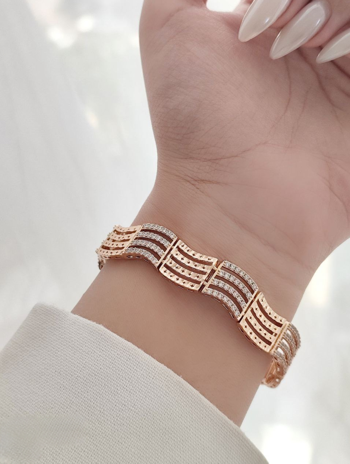 دستبند زنانه مارک ژوپینگ Xuping طلایی نگین دار