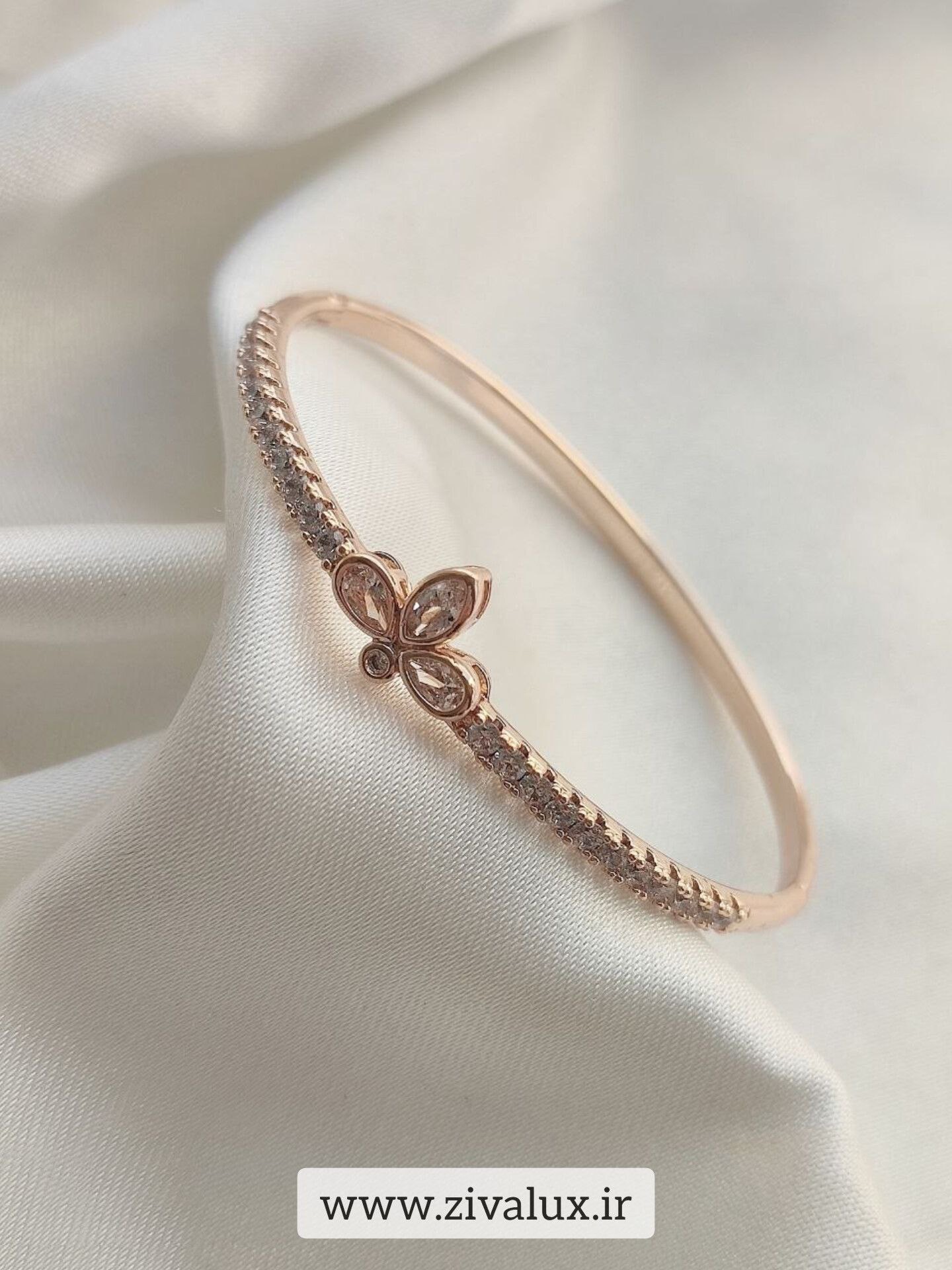 تکدست زنانه مارک ژوپینگ xuping طلایی طرح گل نگیندار