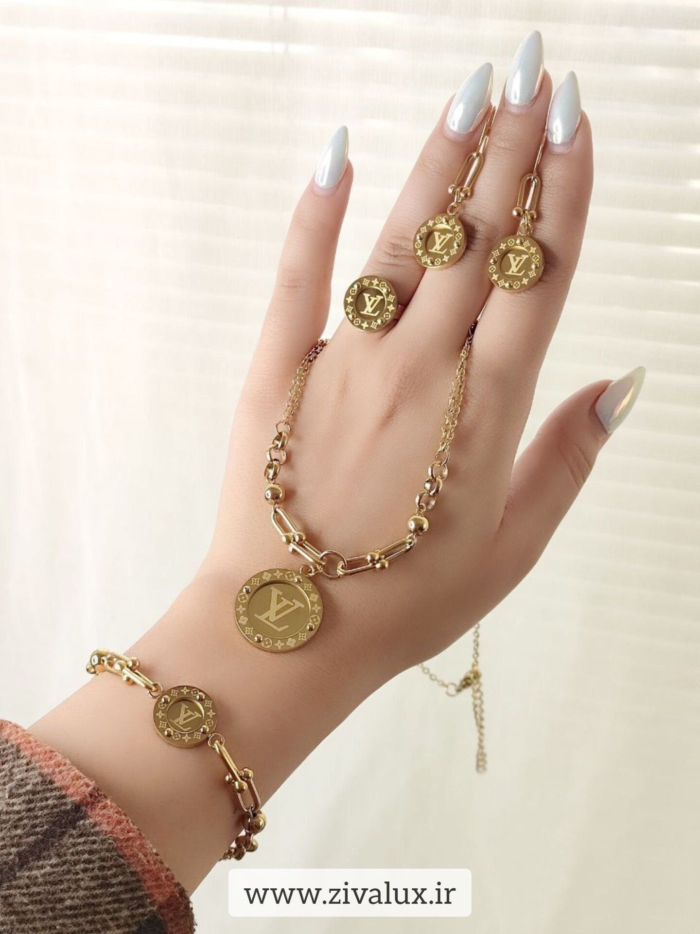 سرویس زنانه استیل مارک لویی ویتون LV (دستبند+گردنبند+گوشواره+انگشتر)   (Louis Vuitton)