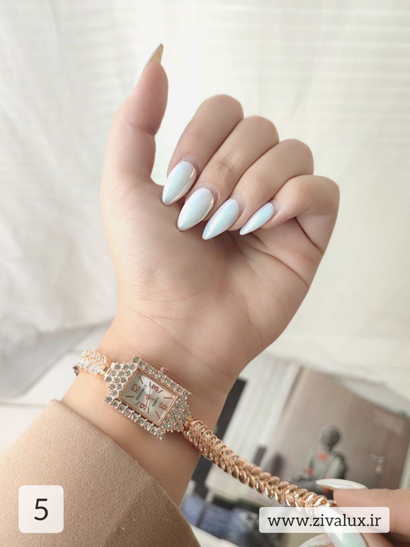 ساعت مچی نگین دار زنانه مارک HONGRUI بند فلزی