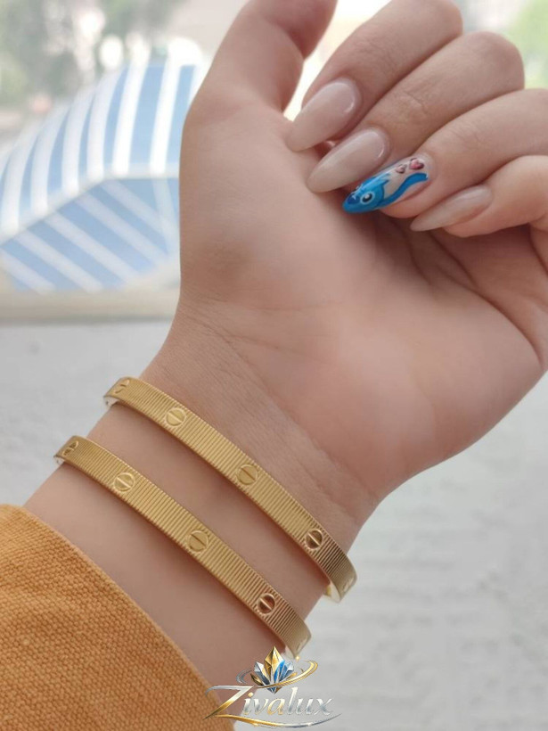 بنگل طلایی زنانه مارک لیمیتید کارتیر مات مدل خط دار BANGLE ( سایز 3 )