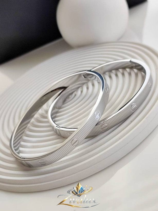 بنگل نقره ایی زنانه مارک لیمیتید کارتیر براق مدل خط دار BANGLE ( سایز 3 )