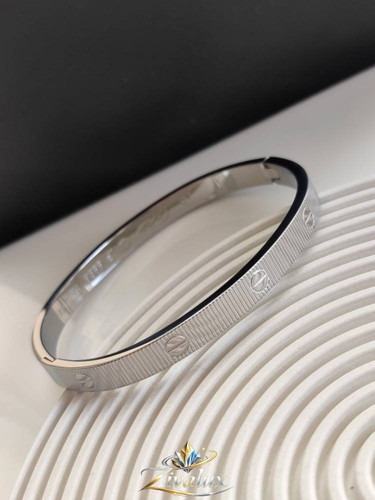 بنگل نقره ایی زنانه لیمیتید مارک کارتیر مات مدل خط دار BANGLE ( سایز 3 )