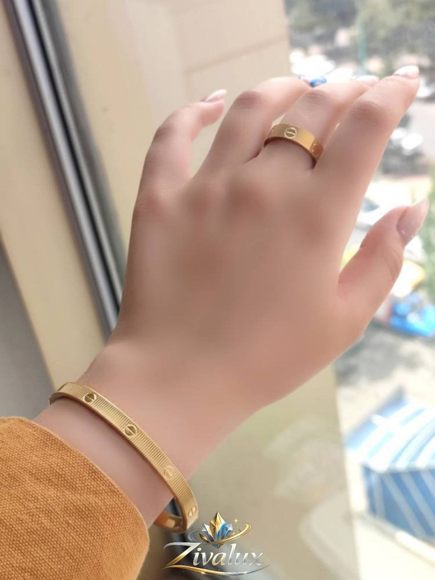 ست بنگل و انگشتر زنانه مدل کارتیر CARTIER رنگ طلایی
