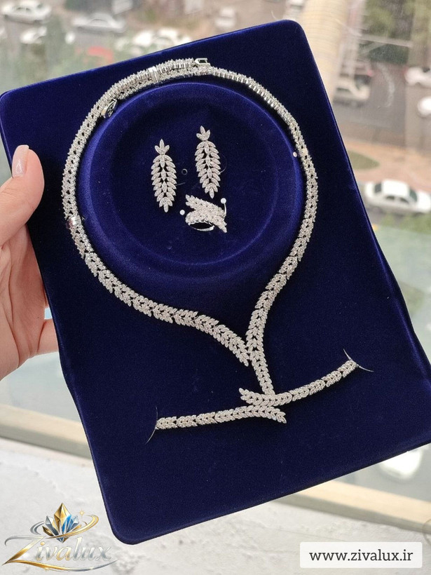 سرویس زنانه نگین دار مدل جواهری JEWELLERES (گردنبند،دستبند،انگشتر،گوشواره)
