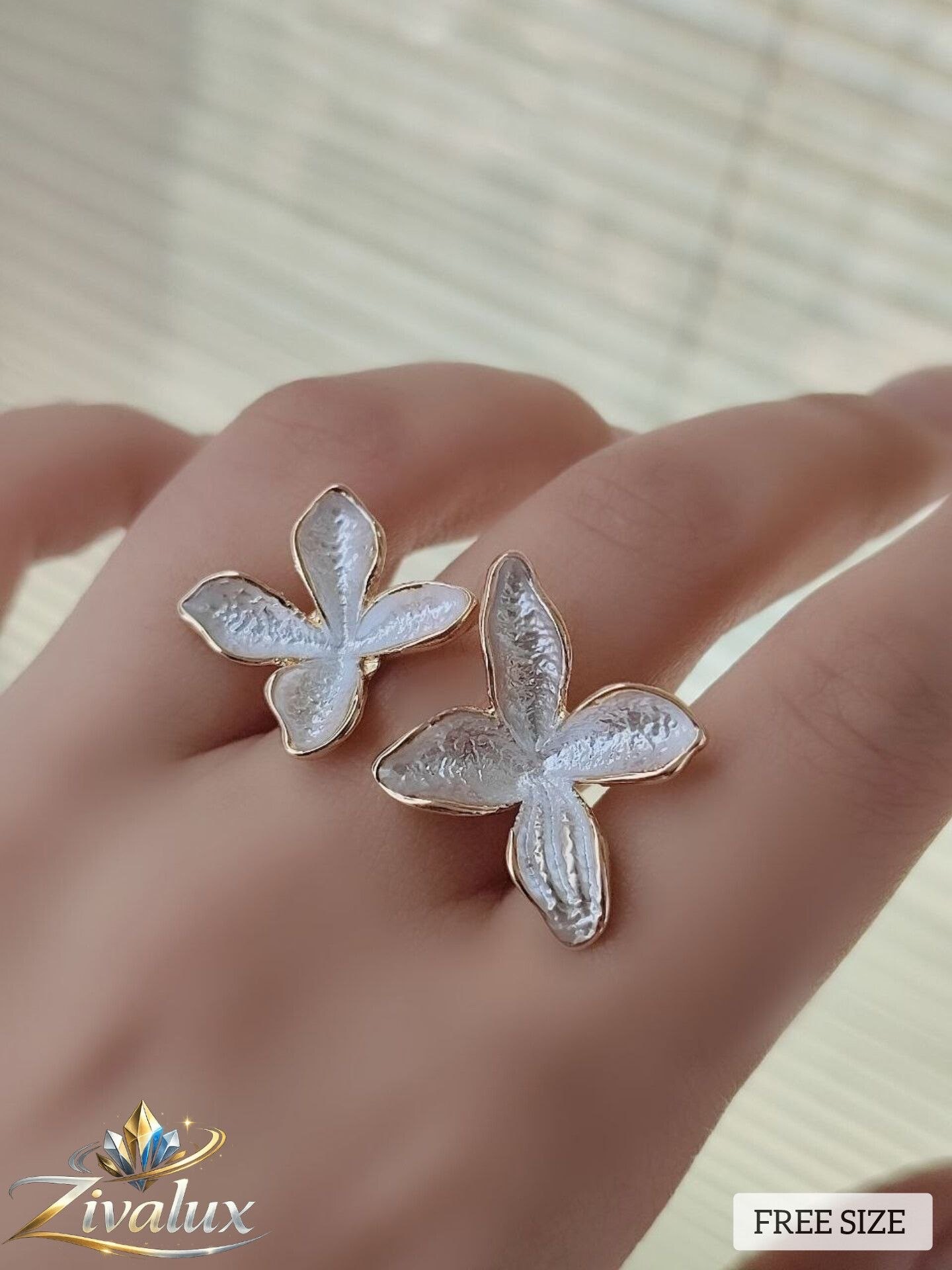 انگشتر زنانه مدل مینا کاری ENAMEL RING طرح گل (فری سایز)