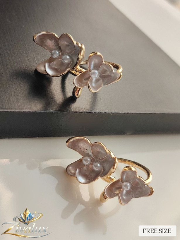 انگشتر زنانه مدل مینا کاری ENAMEL RING طرح گل مروارید دار (فری سایز)