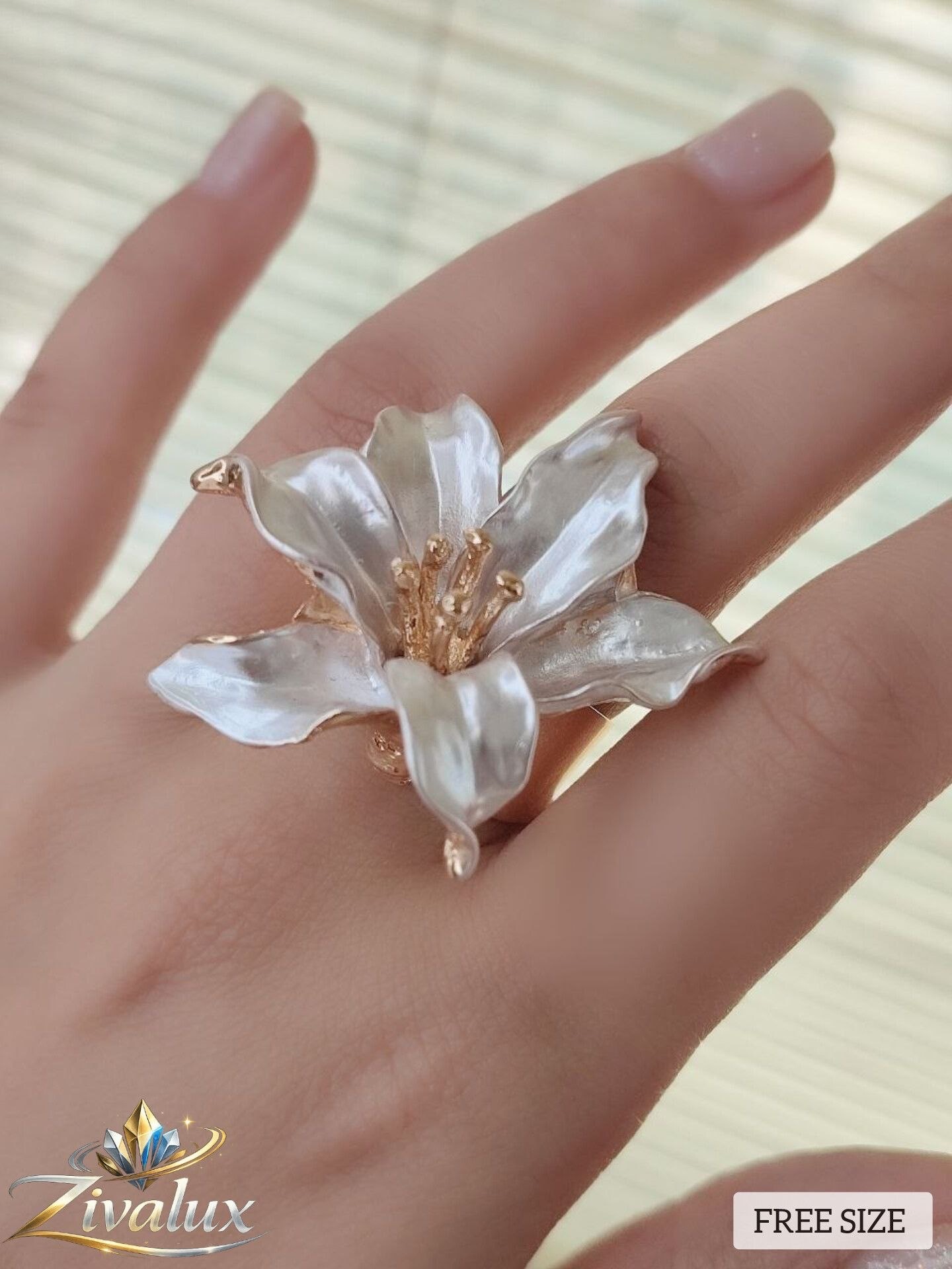 انگشتر زنانه مدل مینا کاری ENAMEL RING طرح گل ( فری سایز)