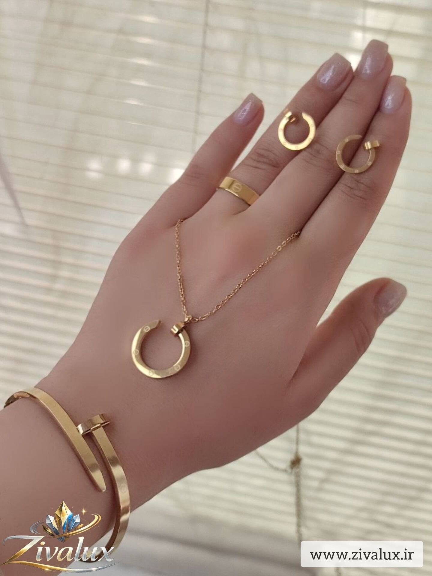 سرویس زنانه استیل میخی طرح کارتیر CARTIER (گوشواره،دستنبد،انگشتر،گردنبند)