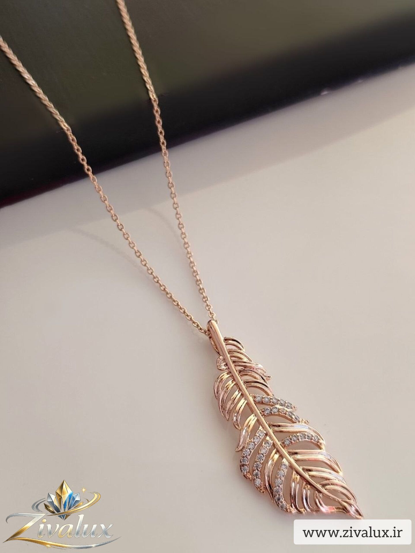 گردنبند زنانه مارک ژوپینگ XUPING طرح برگ نگین دار
