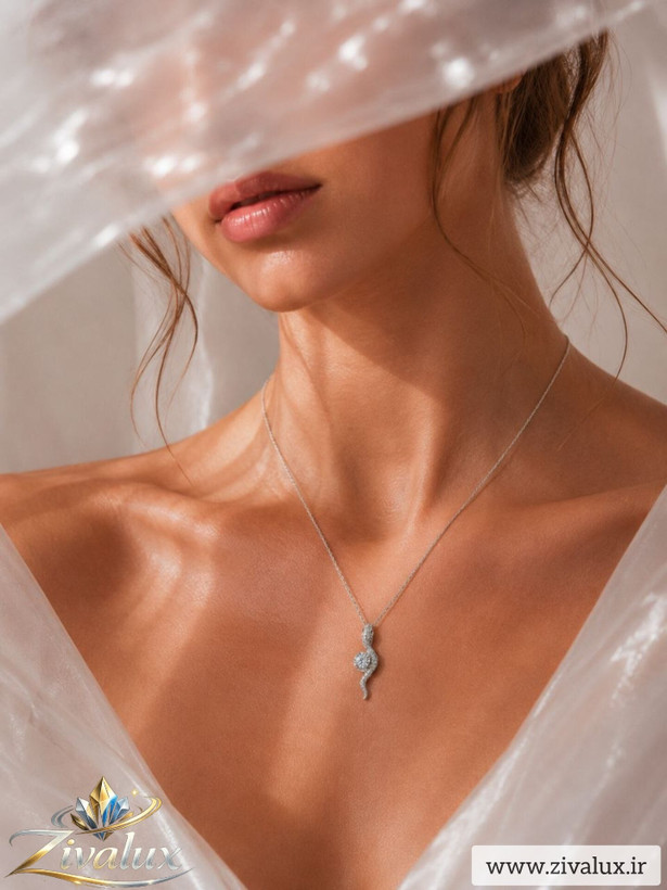 گردنبند زنانه مارک ژوپینگ XUPING طرح مار نگین دار