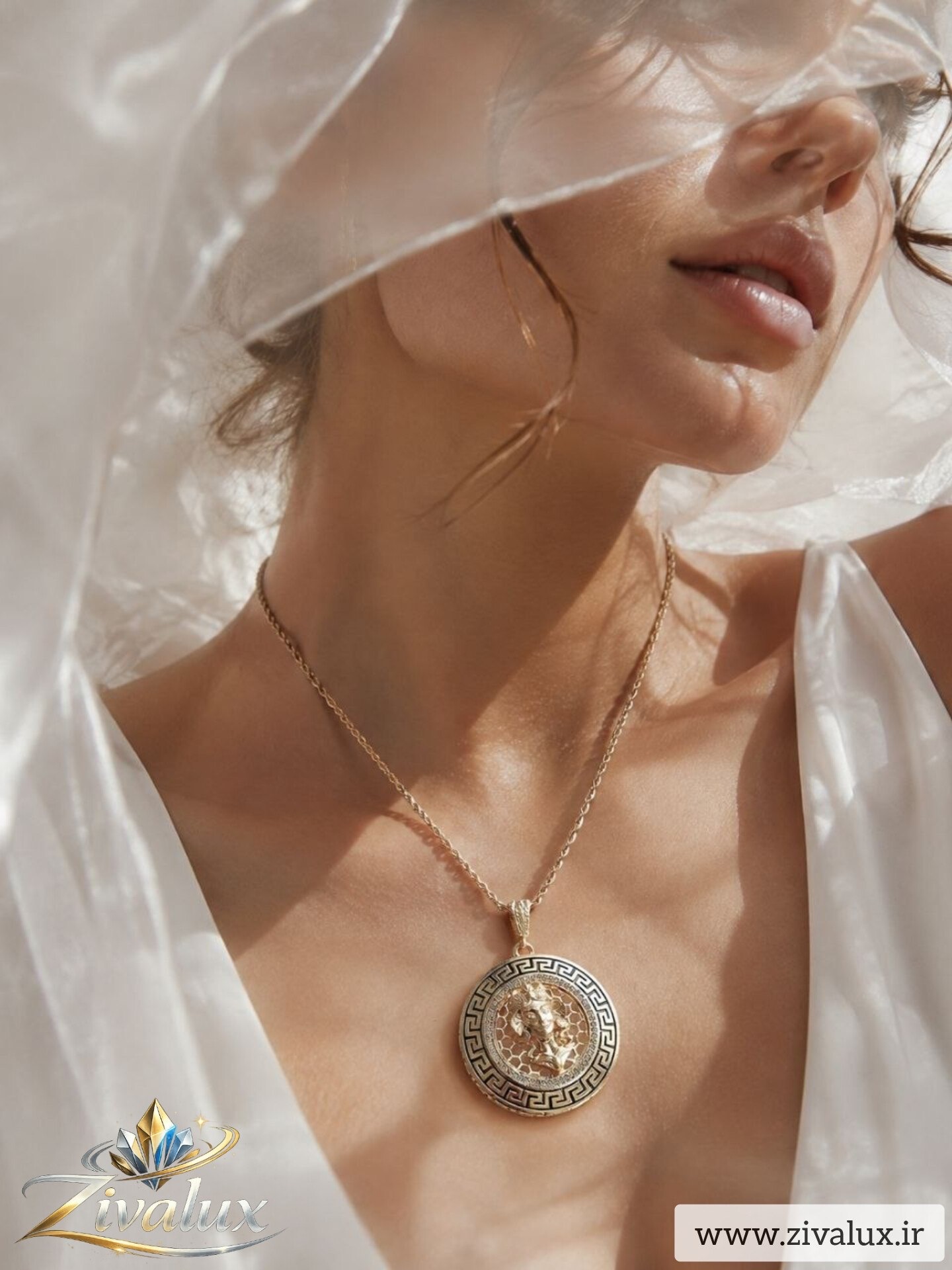 گردنبند زنانه مارک ورساچه VERSACE سیاه قلم نگین دار